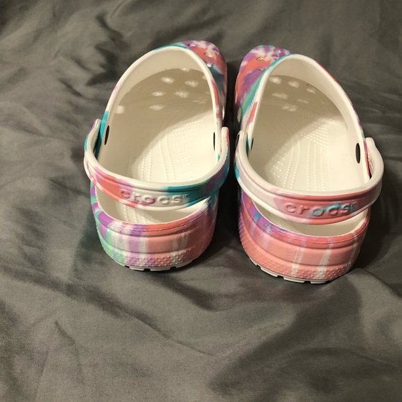 MEN CROCS SIZE 12